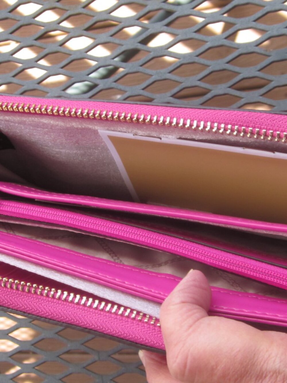 Michael Kors Wild Berry Wristlet Wallet Travel Continental - Picture 3 of 5
